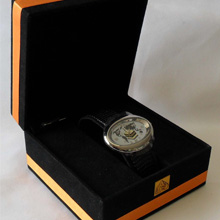 um elQura basic watch inside box